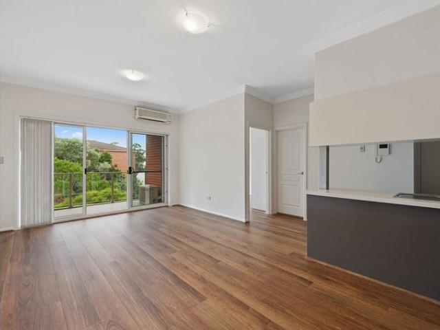 Modern & Spacious 2 Bedroom Apartment in the Heart of Hornsby