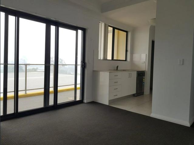 Modern & Spacious 2 Bedroom Apartment in Prime Penrith Location