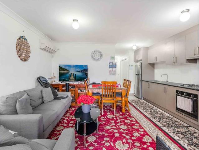 Modern & Spacious 2 Bedroom in Hoxton Park