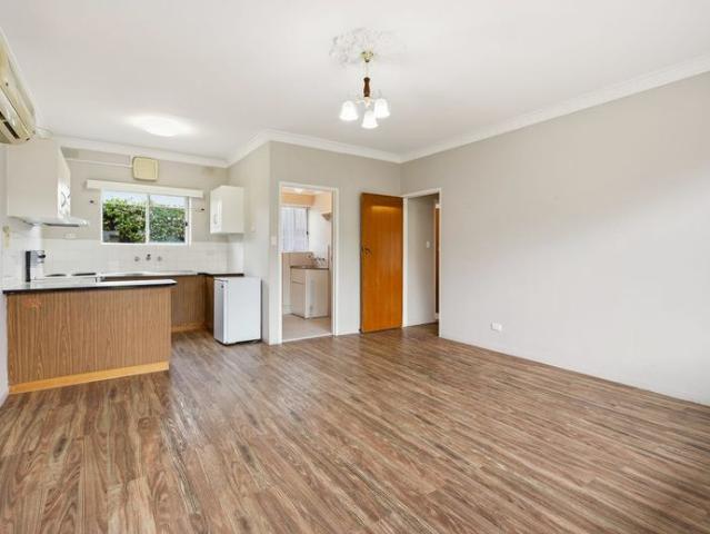 Modern & Spacious 2 Bedroom Unit in a Highly Convenient Location