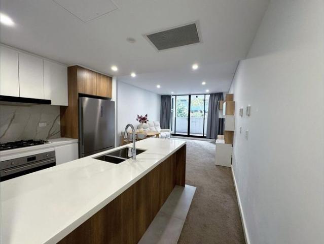 Modern Spacious 2 Bedrooms Semi Furnished