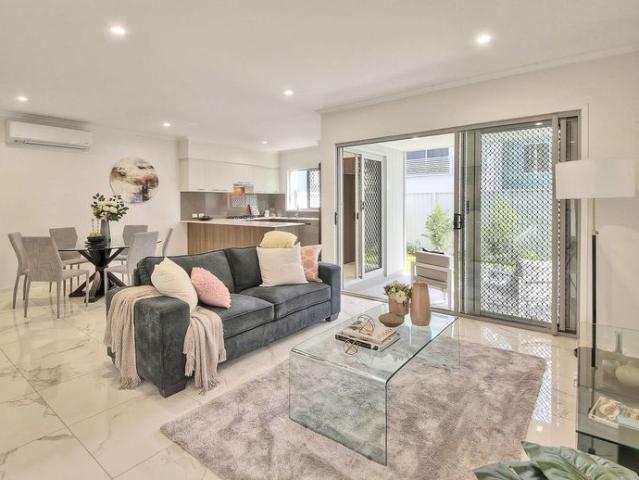 Modern & Spacious 4 Bed Townhome in Prime Location