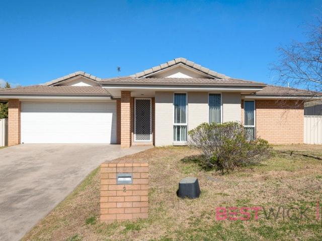 Modern & Spacious 4 Bedroom Family Home