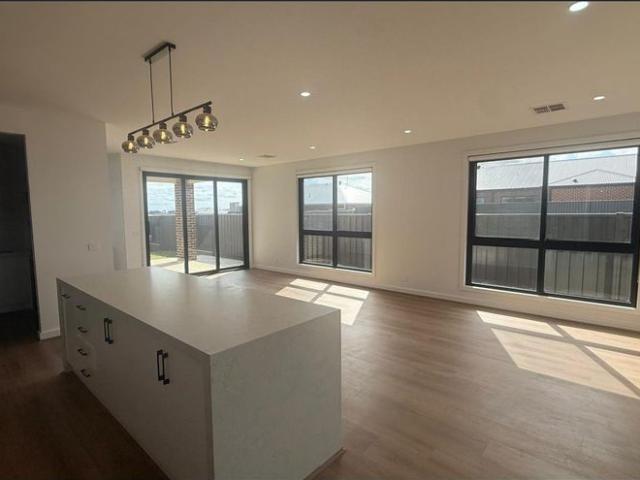 Modern / Spacious 4 Bedroom Home for Rent – Just $600 Per Week!