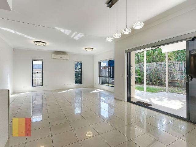 MODERN SPACIOUS 4 BEDROOM HOME WITH AIR CON