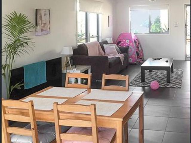 Modern & Spacious 4 Bedroom Townhouse in the Heart of Miles