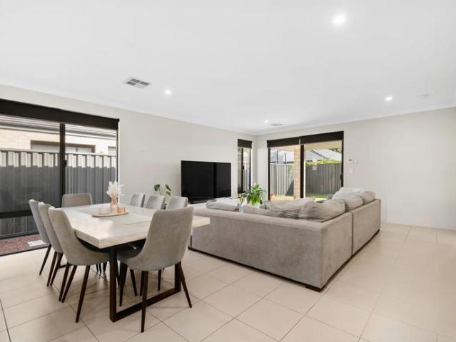 Modern & Spacious 4x2 Family Home in Prime Wellard Location