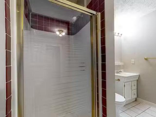 Modern & Spacious College Park Home Fully Furnished, Secure.