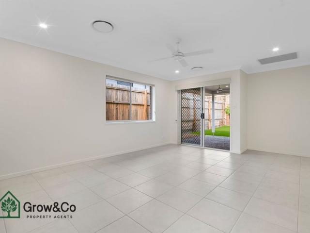 Modern, Spacious & Comfortable Family Living in Park Ridge