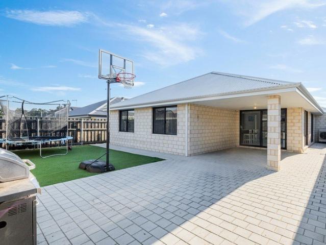 Modern, Spacious & Conveniently Located Ellenbrook Home