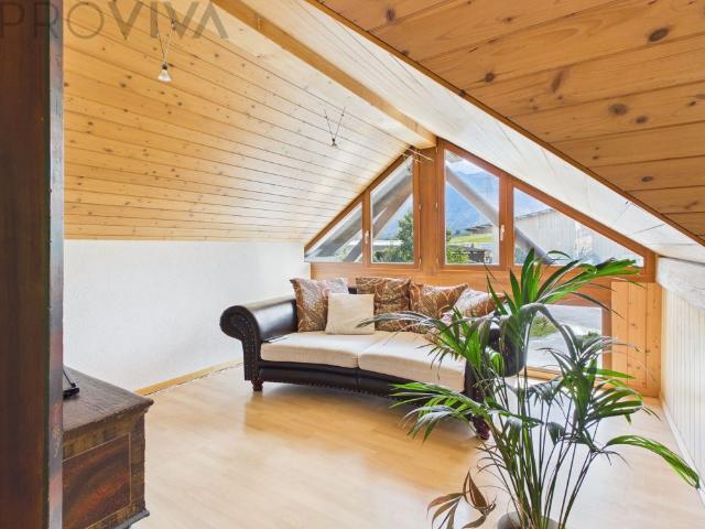 Modern, spacious and on two floors with a cozy seating area