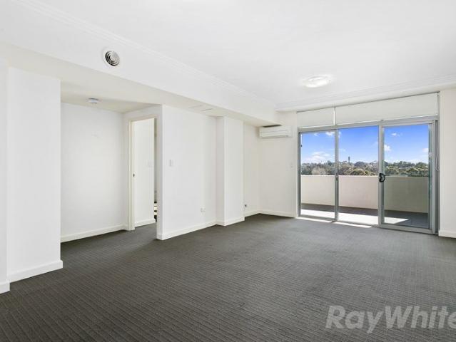 Modern, Spacious and Convenience with City Views!