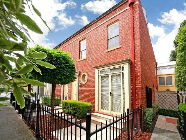 Modern, Spacious and Private Townhouse Luxury