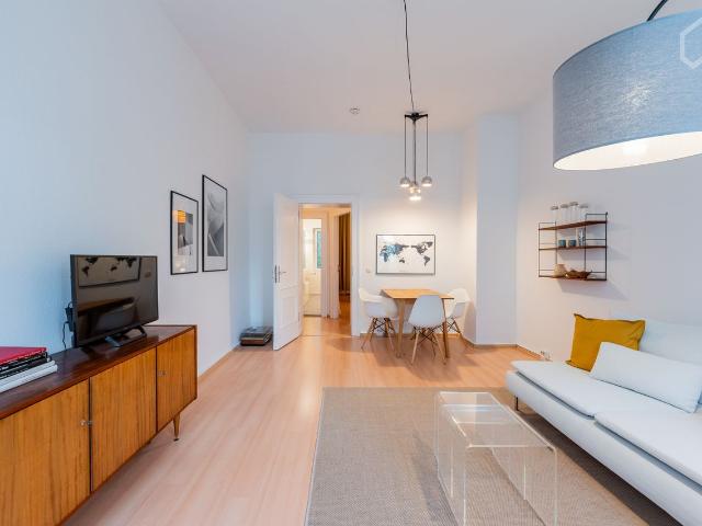 Modern, spacious Altbau home in prime Location, Berlin Amsterdam Apartments for Rent