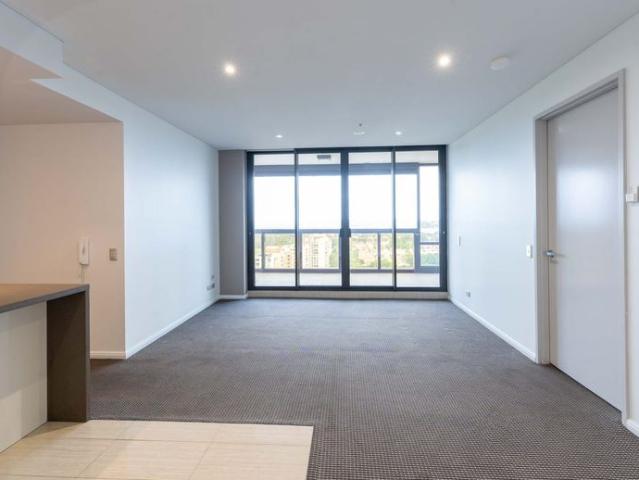 Modern Spacious Apartment Moments to East Village
