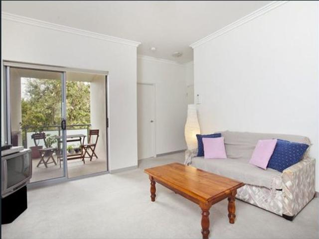 Modern & Spacious Apartment New Carpet & New Paint