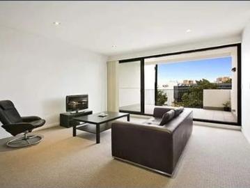 Modern Spacious Apartment Opposite to Rosebery Park & Shopping Village