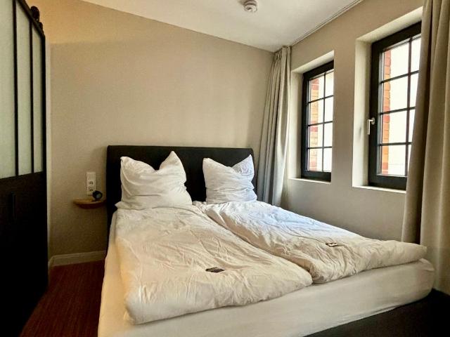 Modern Spacious Apartment in a Vibrant Neighborhood, Plenty of Space, Prime Location, Lounge, 2 Bathrooms, Berlin Amsterdam Apartments for Rent