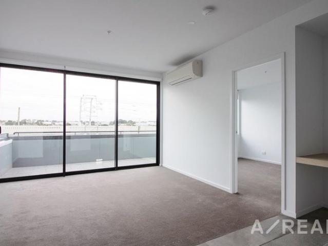 Modern & Spacious Apartment in the Heart of Clayton South