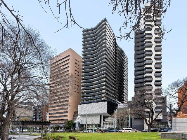 Modern & Spacious Apartment positioned in the epicentre of lifestyle living