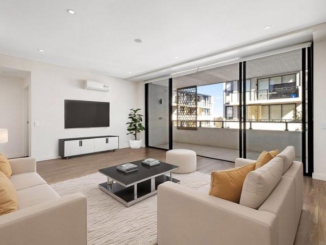 Modern & Spacious apartment with separate study