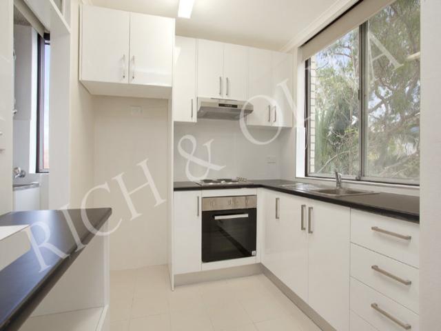 DEPOSIT TAKEN @ $500 pw Modern Spacious Apartment