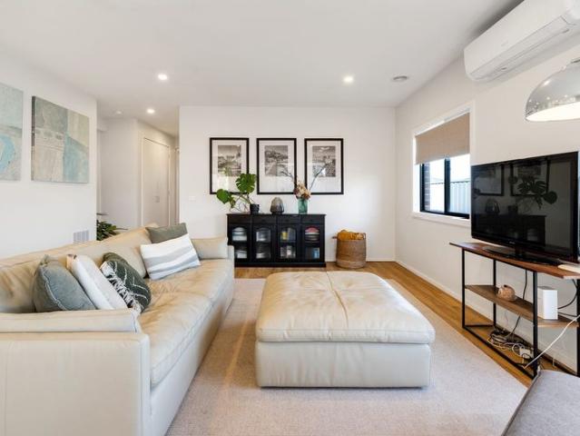 Modern, Spacious & Bright Family Home!