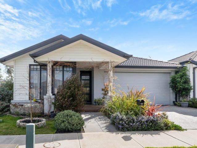 Modern, Spacious & Bright Family Home!