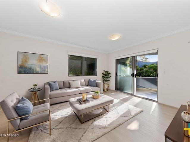 Modern & Spacious Garden Apartment