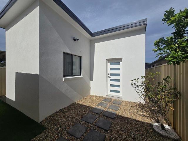 Modern & Spacious Granny in Hoxton Park Includes water & electricity bills