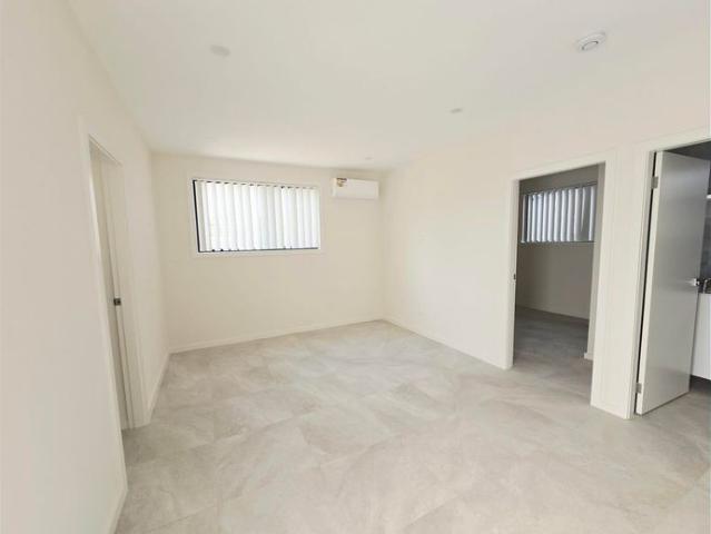 Modern & Spacious Granny in Hoxton Park Includes water & electricity bills