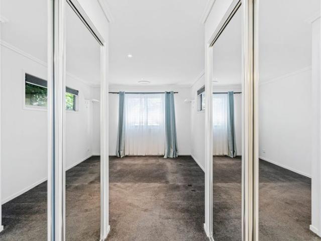 Modern & Spacious Four Level Townhouse walk to CBD and School