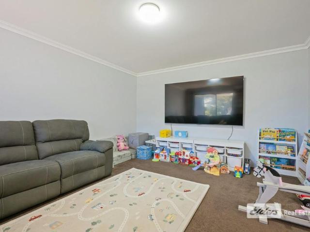MODERN & SPACIOUS FAMILY HOME