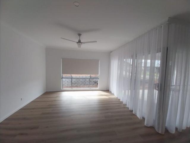 Modern & Spacious Family Home with Flexible 4–5 Bedroom Layout