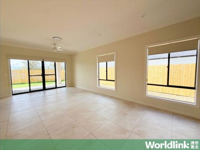 Modern & Spacious Family Home with Large Backyard & Ducted aircon