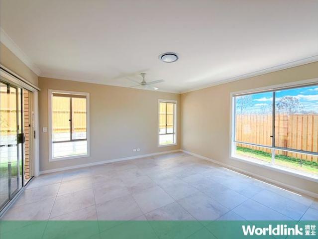 Modern & Spacious Family Home with Large Backyard & Ducted aircon