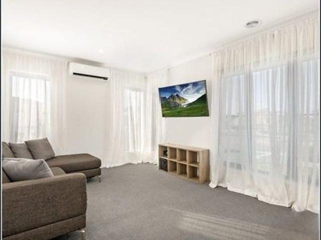 Modern & Spacious Family Living in Clyde North