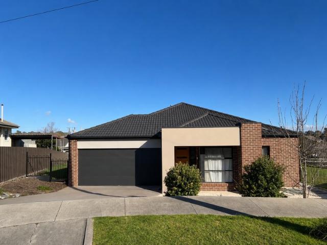 Modern & Spacious Family Living Right Here In Traralgon