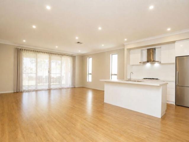 Modern, Spacious & Fully Furnished Townhouse