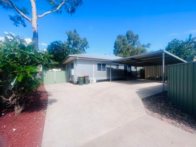 modern & spacious furnished 4 bedroom home! close to schools and shops!