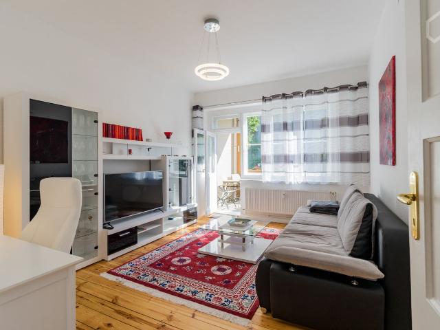 Modern & spacious home in vibrant neighbourhood, Berlin Amsterdam Apartments for Rent