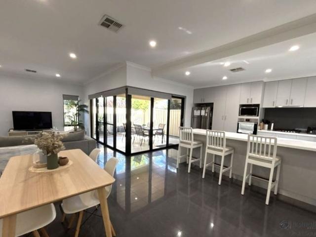 MODERN & SPACIOUS HOME IN PRIME LOCATION HOME OPEN SATURDAY 12 SEPTEMBER AT 9.45AM SHARP!
