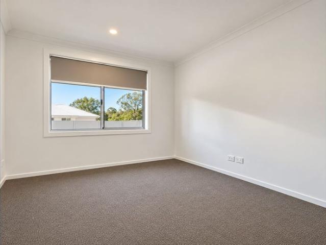Modern, spacious home located in the Sussex Inlet Golf Village