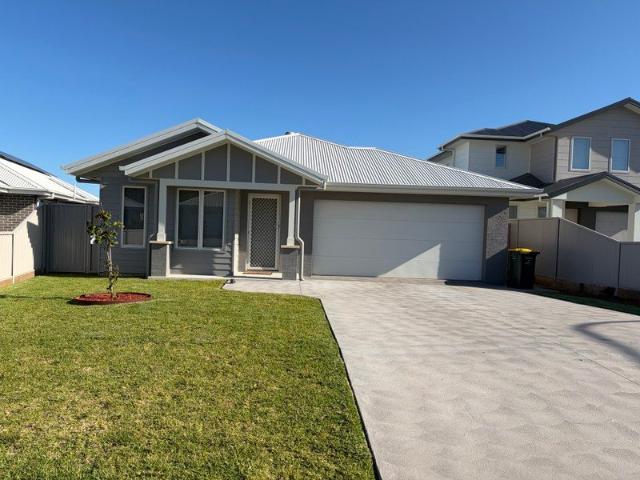 Modern, spacious home located in the Sussex Inlet Golf Village