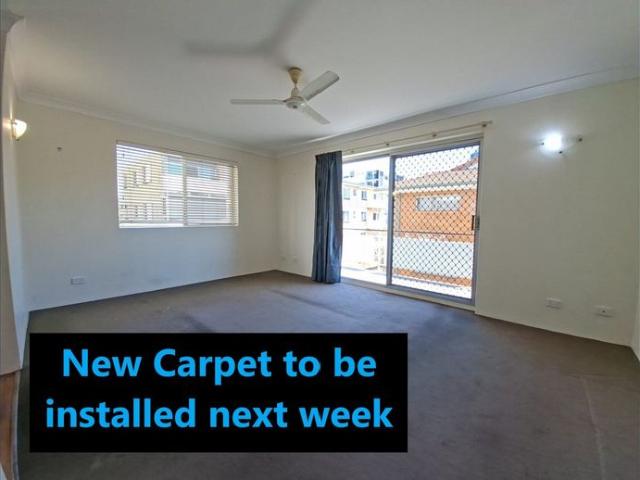 Modern & Spacious in Stones Corner!