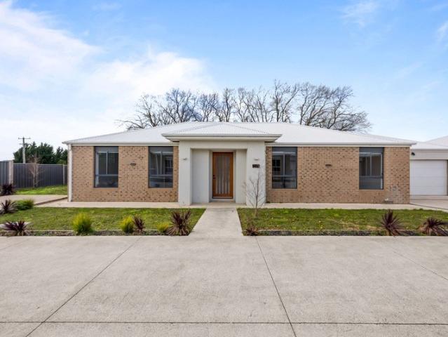 Modern, Spacious & Low Maintenance Living in a Prime Ballan Location