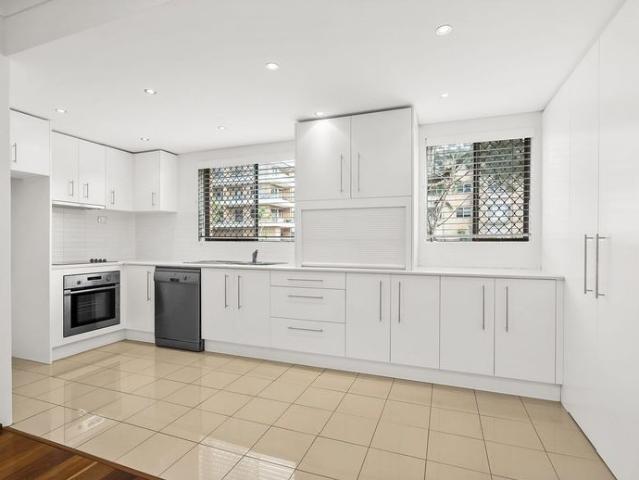 Modern, Spacious & Moments from the Beach