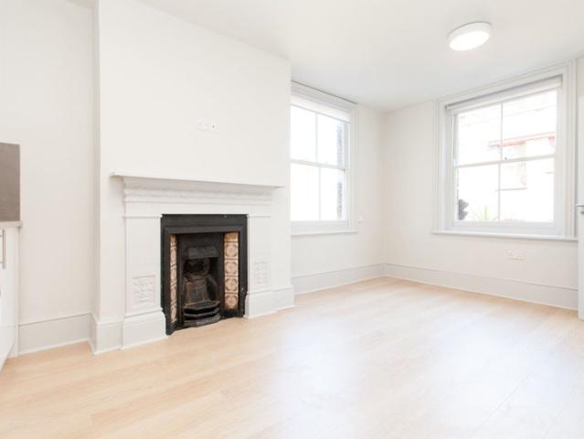 Modern spacious self contained studio flat in N16