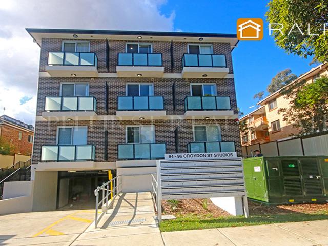 Modern & spacious studio in excellent location!