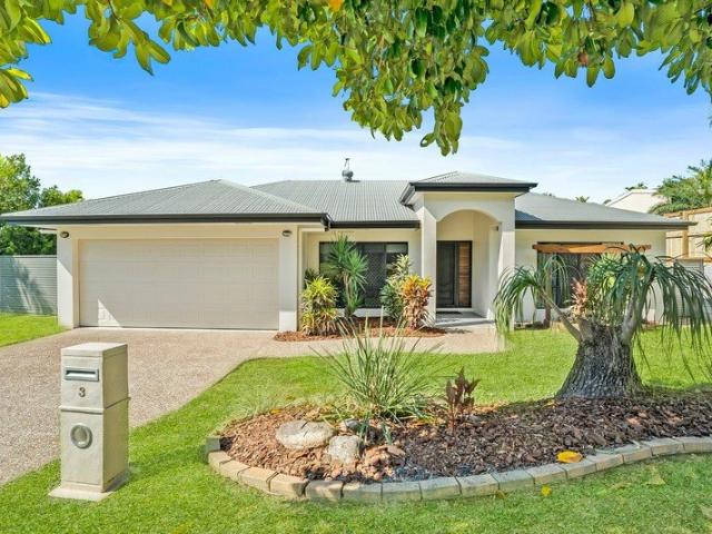Modern, Spacious Palm Cove Home With Pool